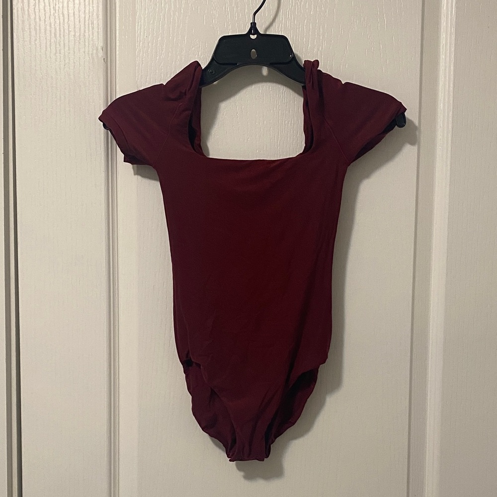 Aerie SMOOTHEZ Short Sleeve Square Neck Bodysuit in Deep Cherry (XXS)